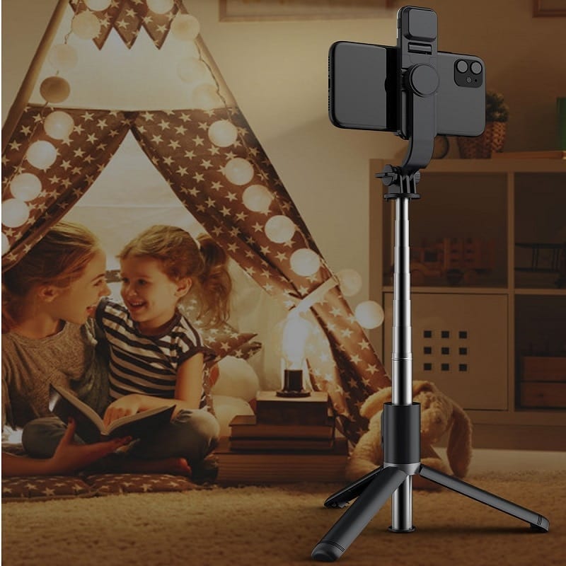 Bluetooth selfie stick with remote