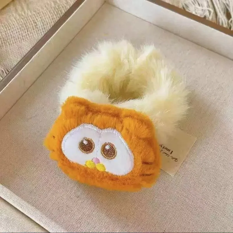 קליפס שיער חמוד של גארפילד עם דמויות אהובות