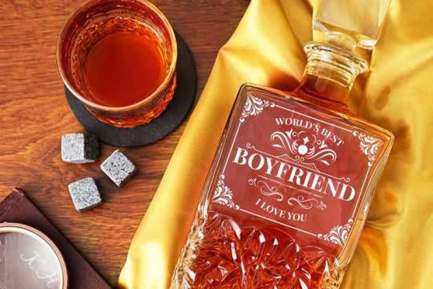 kollea_themed_whiskey_decanter_boyfriend_