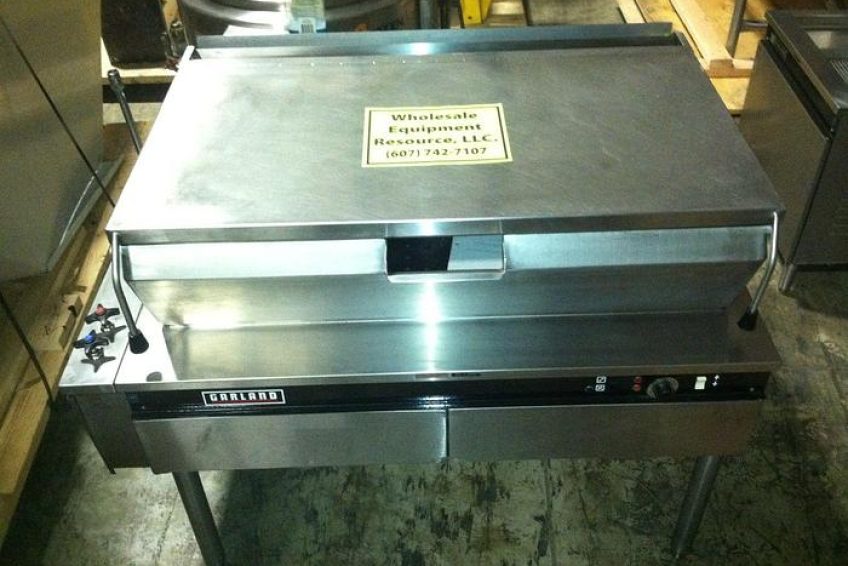 large-used-garland-f---f--electric---o-gallon-auto-tilting-braising-pan-skillet